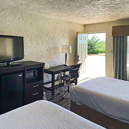 Quality Inn Clinton North Exterior photo