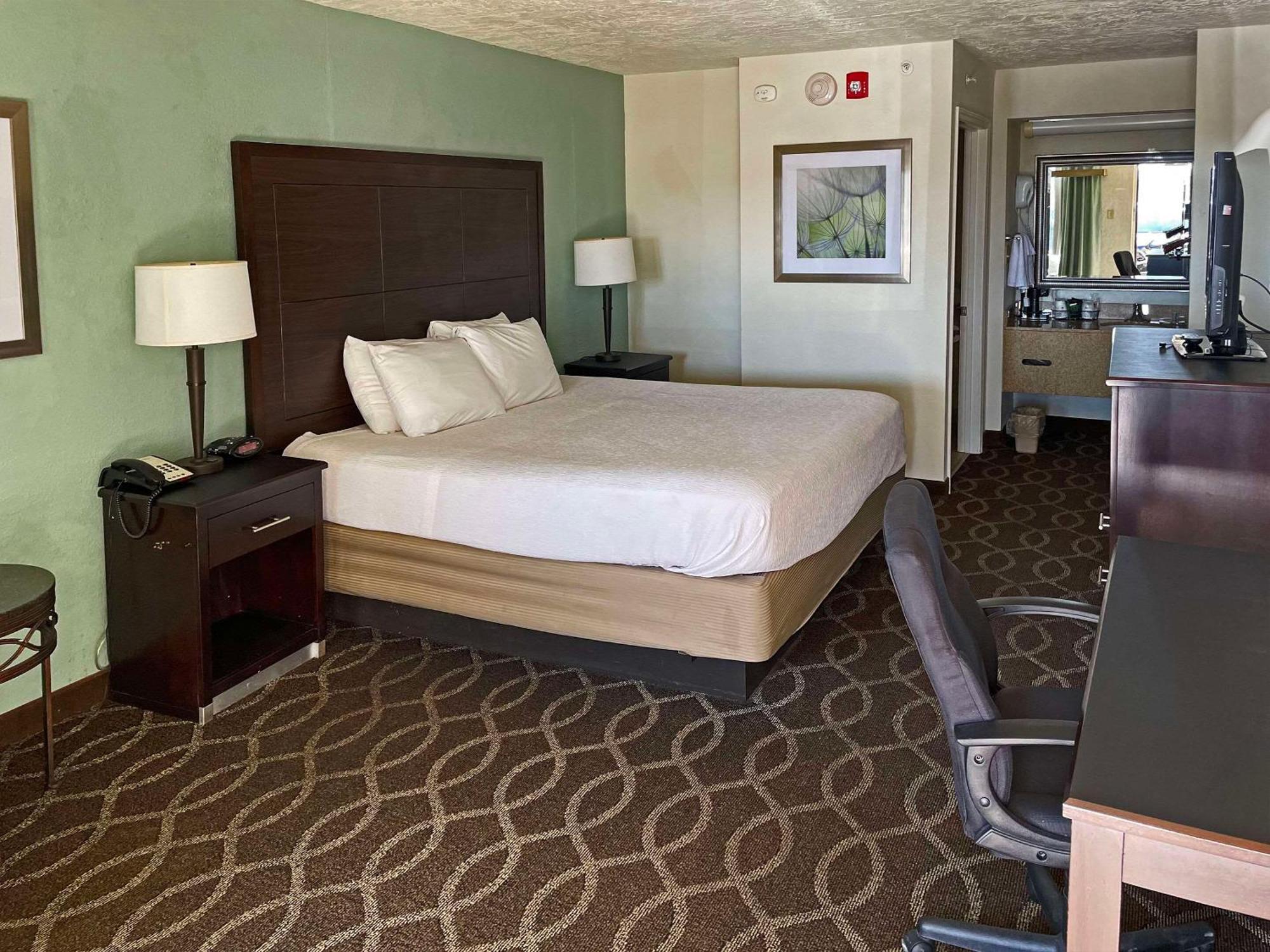 Quality Inn Clinton North Exterior photo
