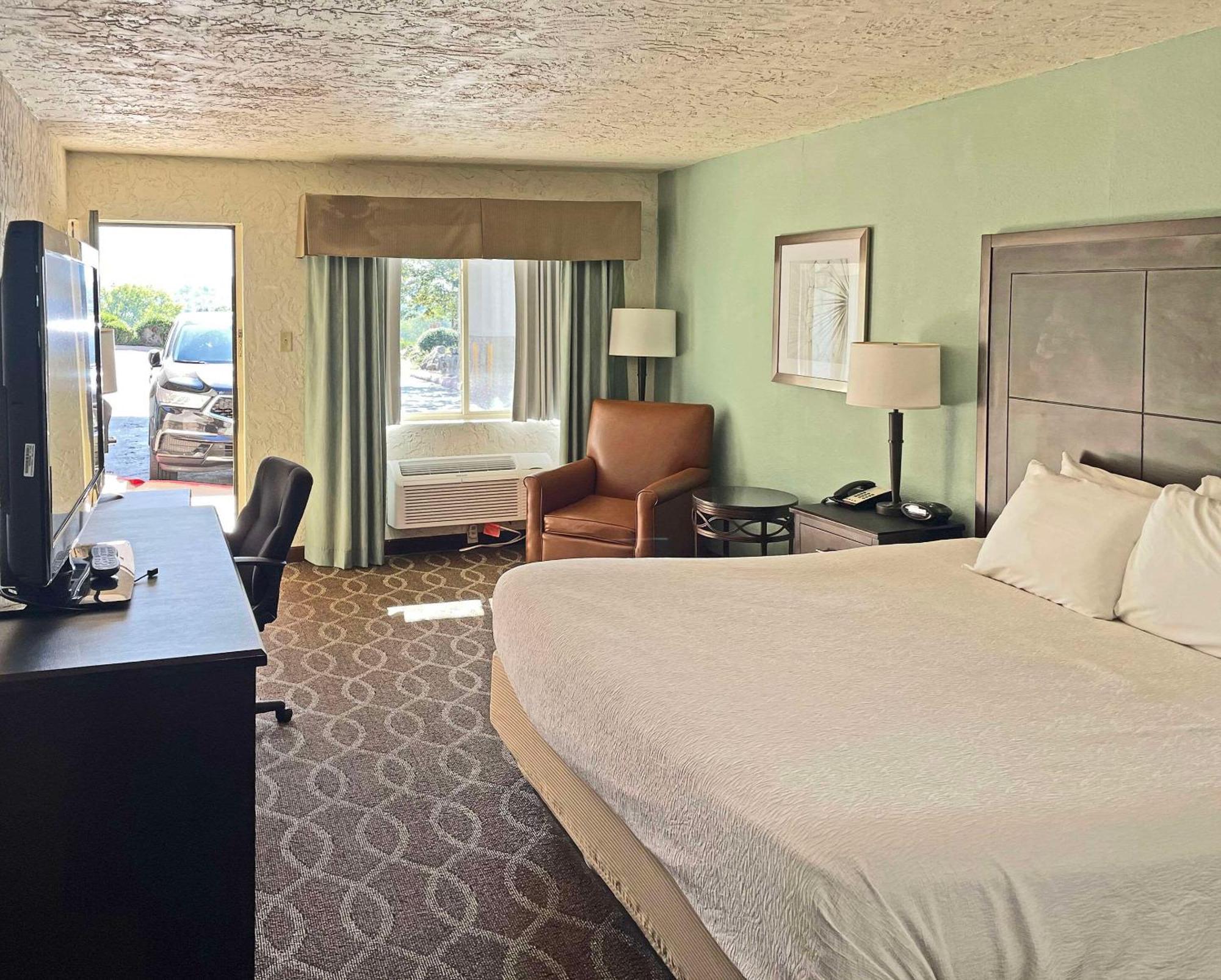 Quality Inn Clinton North Exterior photo