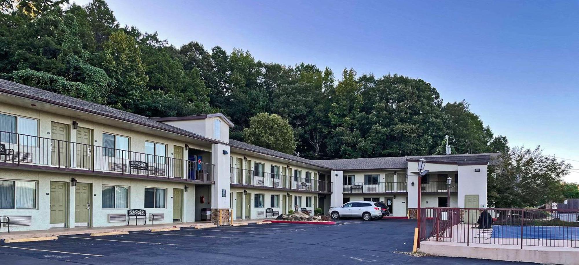 Quality Inn Clinton North Exterior photo