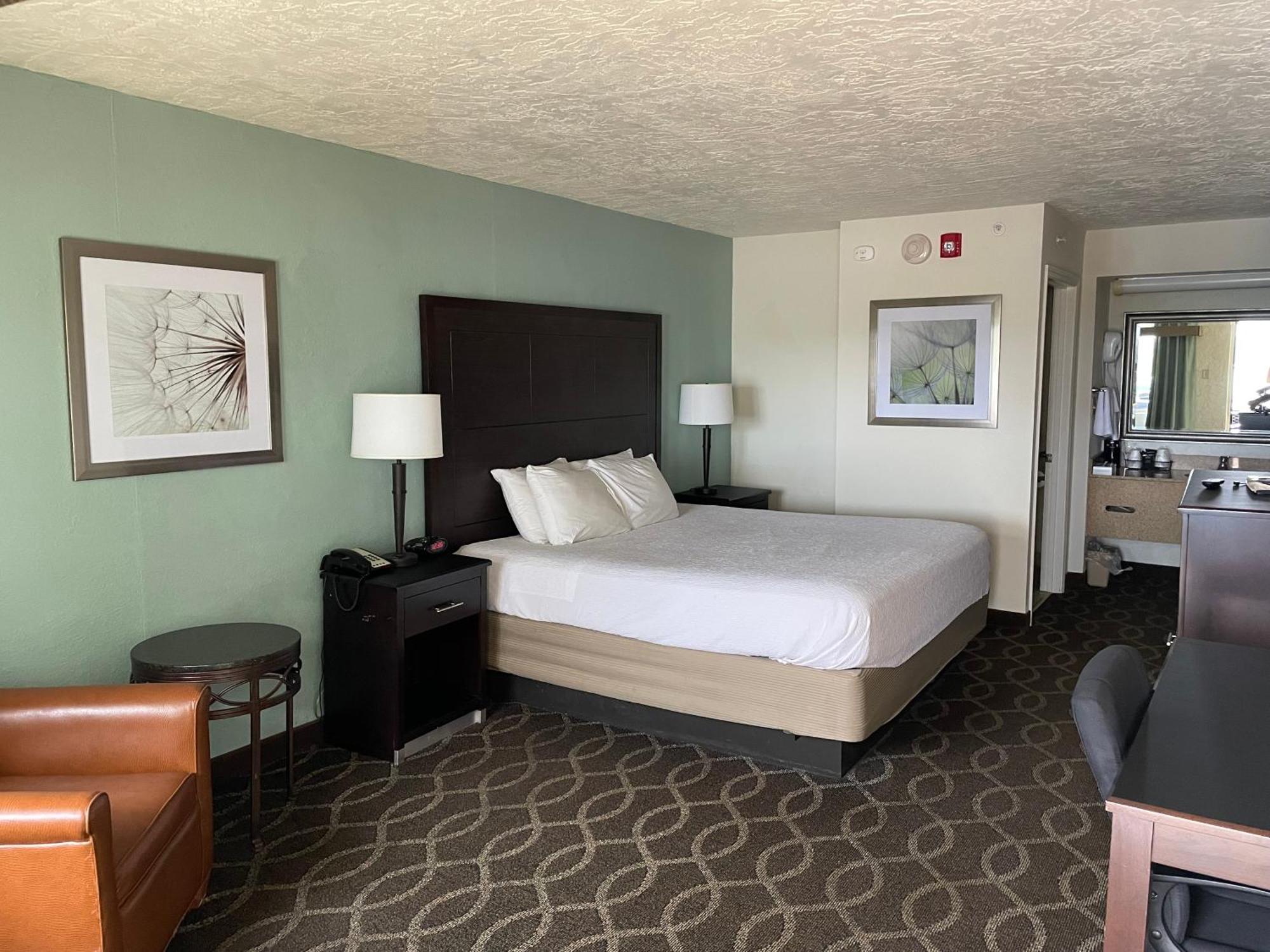 Quality Inn Clinton North Exterior photo